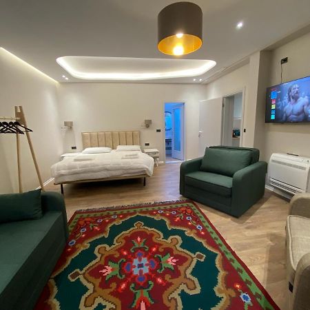 Vila-Amo, Suites&Rooms In Tirana Center Kültér fotó